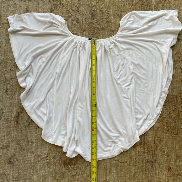 Winged Flowy Top Size S. White. - Picture 2 of 8